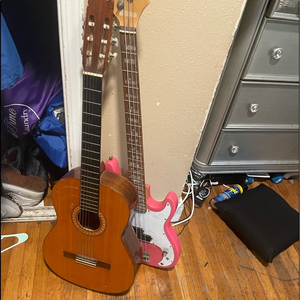 Crescent Guitar